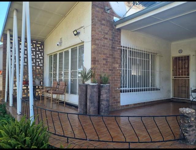 4 BEDROOM HOUSE FOR SALE IN FLORENTIA